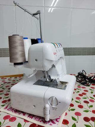 Máquina Overlock Sigma 325 Multifunción