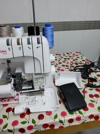 Máquina Overlock Sigma 325 Multifunción