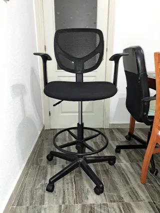 Silla giratoria alta para oficina y escritorio.