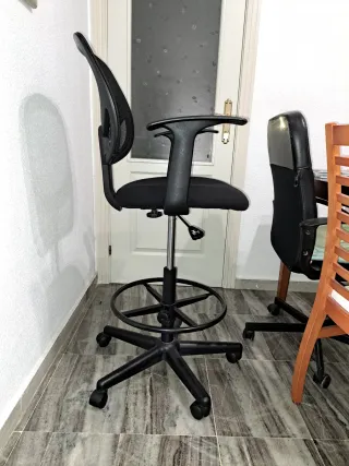 Silla giratoria alta para oficina y escritorio.