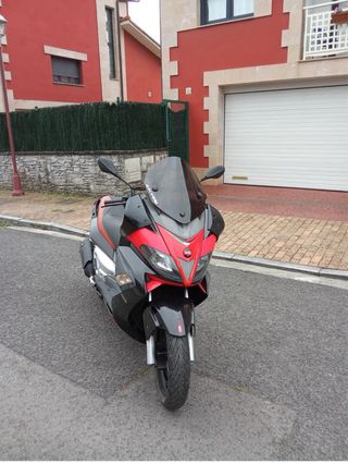 Aprilia SR Max 125 Averiada