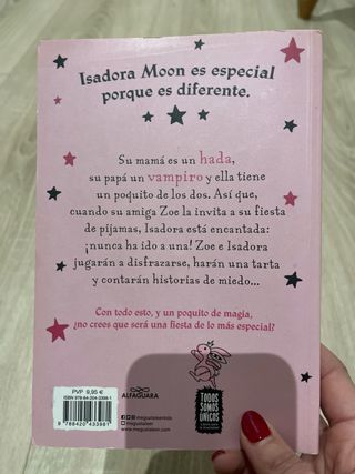 Isadora Moon va a una fiesta de pijamas
