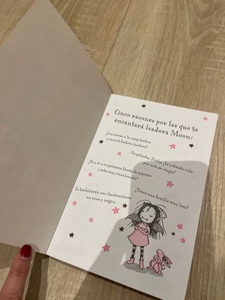 Isadora Moon va a una fiesta de pijamas