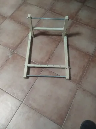 Herramienta de madera para trabajos artesanales.