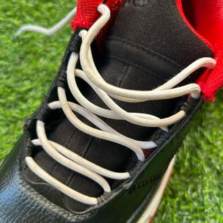 Botas Jordan Negras y Rojas