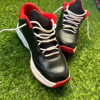 Botas Jordan Negras y Rojas