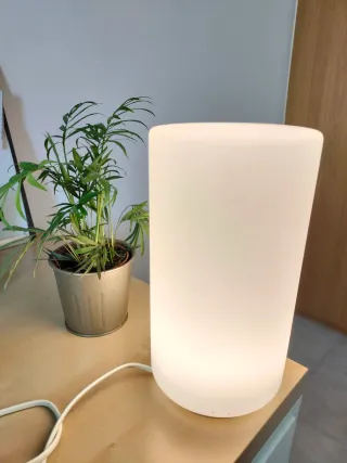 Lámpara cilíndrica blanca