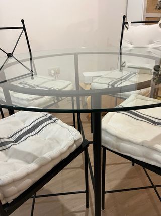 Mesa cristal y hierro con 4 sillas
