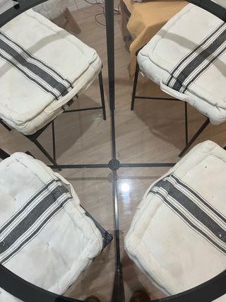 Mesa cristal y hierro con 4 sillas