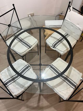 Mesa cristal y hierro con 4 sillas