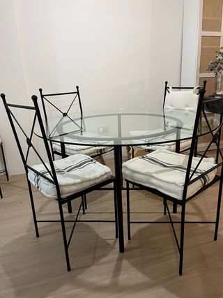 Mesa cristal y hierro con 4 sillas