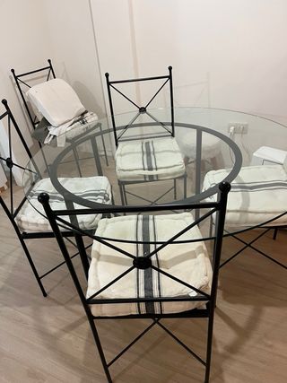 Mesa cristal y hierro con 4 sillas
