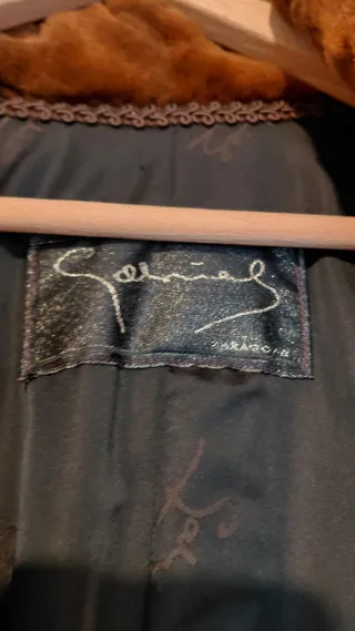 Abrigo corto marrón