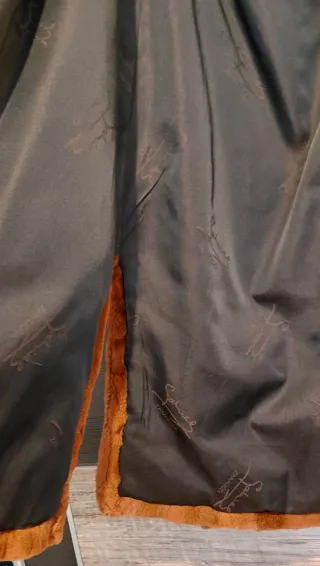 Abrigo corto marrón