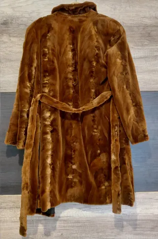 Abrigo corto marrón