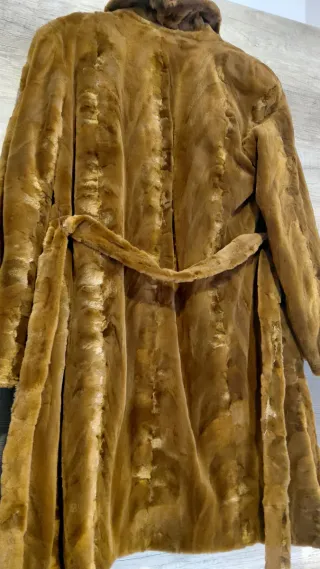 Abrigo corto marrón