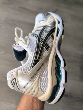 ASICS GEL-KAYANO 14 Talla 44 Plata/Blanco Nuevas