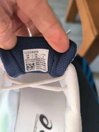 ASICS GEL-KAYANO 14 Talla 44 Plata/Blanco Nuevas