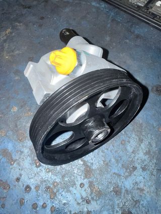 Bomba Dirección Renault Traffic