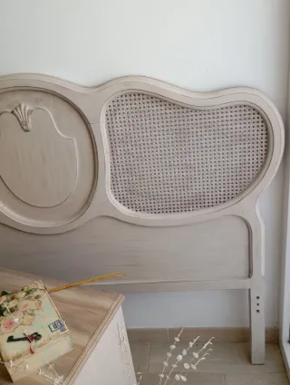 Cabecero vintage madera y ratán beige