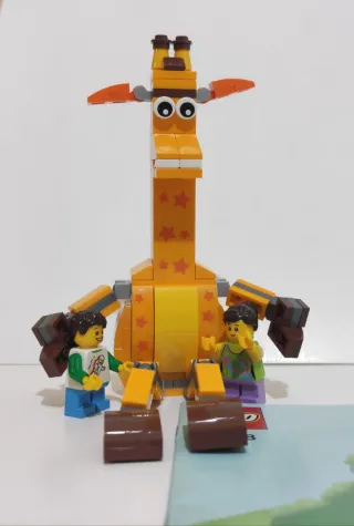 Lego Toys R Us 40228