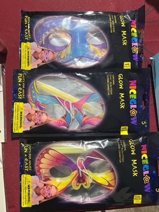 Máscaras y pegatinas para disfraces