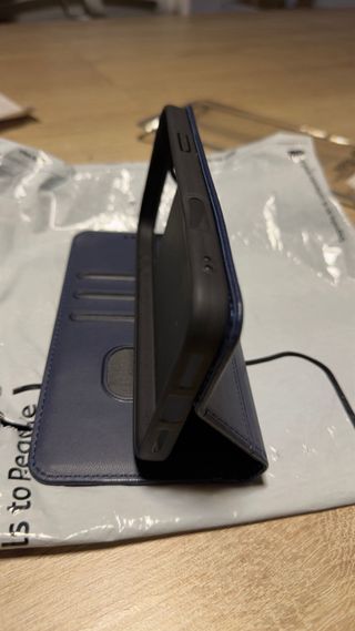 Funda libro iPhone 17 Pro Max piel