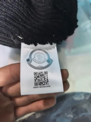 Cappello Moncler nero,davvero ottimo,taglia unica