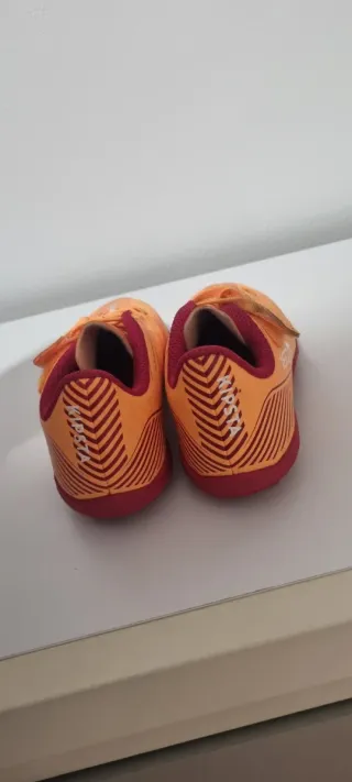 Botas de tacos fútbol niño naranja