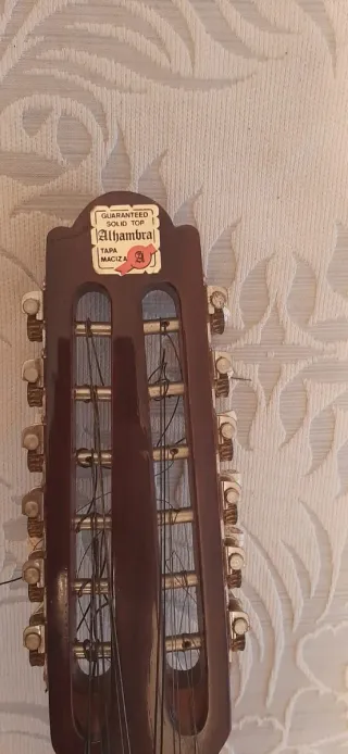 Bandurria de 12 cuerdas alambra