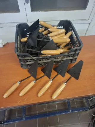 PALETAS DE ALBAÑIL NUEVAS ( PRECIO POR UNIDAD )