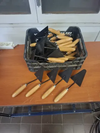 PALETAS DE ALBAÑIL NUEVAS ( PRECIO POR UNIDAD )