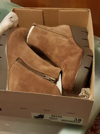 Botines de serraje color marrón