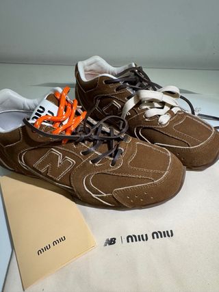 Zapatilla Miu Miu x New Balance Marrón