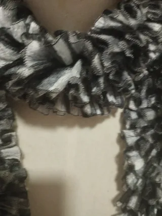 Sciarpa volant fatta a mano