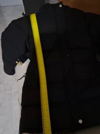 Chaqueta larga negra con cinturón