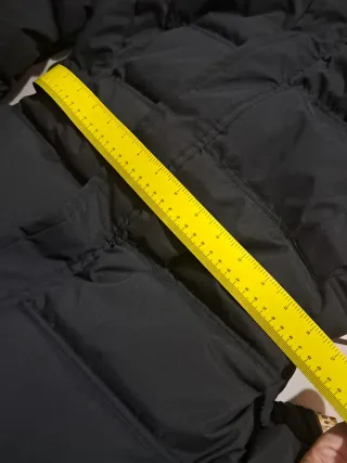 Chaqueta larga negra con cinturón