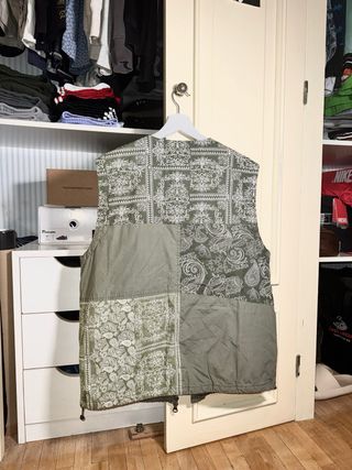 Chaleco Pull&Bear verde estampado