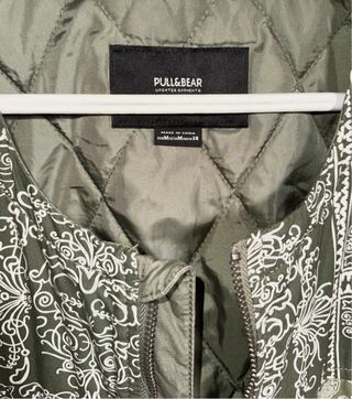 Chaleco Pull&Bear verde estampado