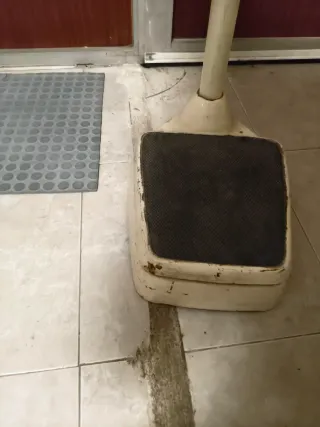 Báscula de farmacia antigua