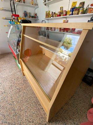 Panera de madera y cristal