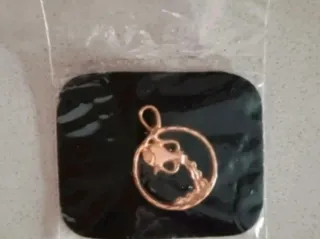 Colgante bañado en oro de 24 kilates