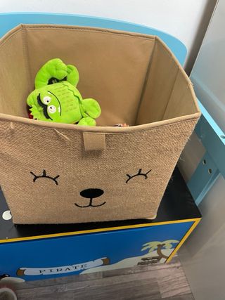 Colección 7 peluches monstruo y caja pirata