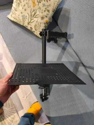 Supporto per computer e TV con morsetto