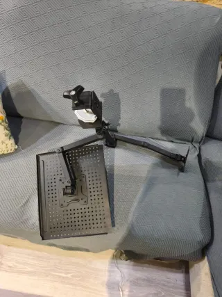 Supporto per computer e TV con morsetto