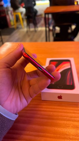 iPhone SE (2020) Prodotto (Rosso)