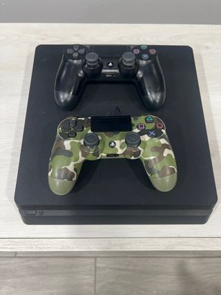 PS4 (PlayStation 4) Negra + Mando Camuflaje