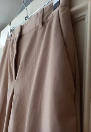 Pantalón recto camel TS Zara