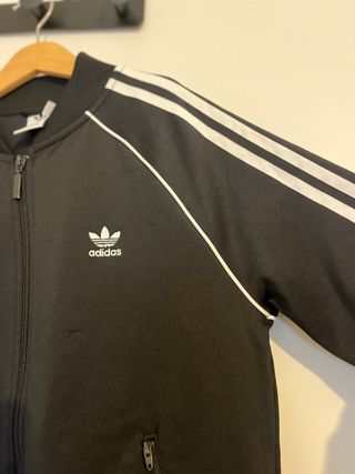 Sudadera Adidas Negra con Rayas Blancas
