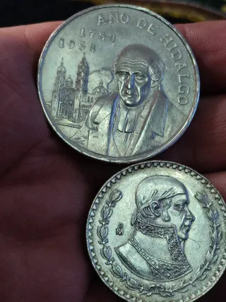 Dos Monedas de Plata Mejico 5 y 1 peso.